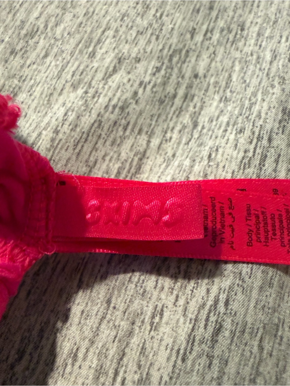 SKIMS Black Seamless Bra and Hot Pink Lace Trim Bralette Duo - Picture 3 of 4
